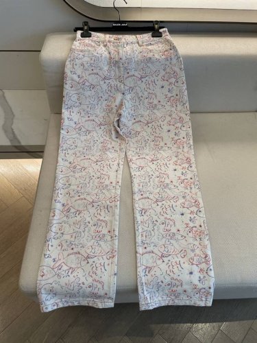 cc25早春新款 彩色涂鸦小鱼印花直筒牛仔裤丨独家Yb开发 高版出品 时髦精必收单品直筒腿的版型 可以更好的修饰腿型 适合各种身材的女孩 上身就是名副其实的腿精
