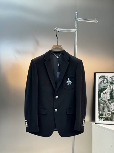 prad*普拉-达25S新款休闲西服精品推荐外贸公司订单！胸口精致刺绣口袋工艺.凸显品牌高级感强！进口原版天眼布四面弹布料，笔挺垂感十足，整件衣服车工走线整齐平