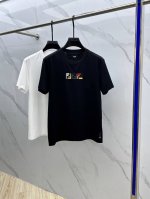 p220 Fendi·芬迪 2025春夏新款字母刺绣标识短袖，高版本，专柜同步！很有辨识度，超级有质感！叠穿打底就很有博主范儿了 ，低调有品位 ，原版面料 ，冰