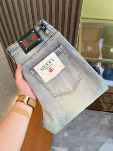 古奇 新款来袭2630新春爆款新品 专柜有售 实体店极品牛仔裤专柜原版1:1好货 适合各个年龄段 市场最高版本的欧洲进口面料 舒适柔软亲肤 上身效果超级棒时尚百