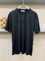 Dior迪奥 顶级品质 2025款新品短袖！精选丝光棉面料，手感柔软。顶级进口私货，时尚设计潮流短袖，不失奢华 品质毋庸置疑 上身效果超赞，奢华官网同款！尺码：
