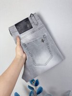 克罗心2025 高级夏季薄款时装牛仔裤，精选弹力超柔软舒适纯棉面料，修身小直裤闭眼入剪裁修饰腿型百搭显身材，高级洗水工艺技术尽显裤子档次。！码数28 38。