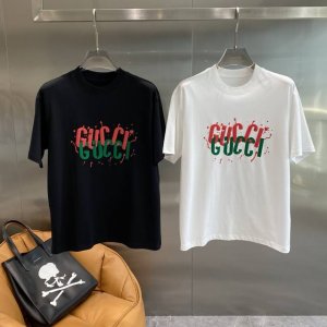 古家 Guccit恤 简约中带着独特韵味。正面那色彩鲜艳、如泼墨般的“Gucci”字样，个性又张扬，瞬间抓住眼球 面料柔软亲肤，M-3Xl 隔天