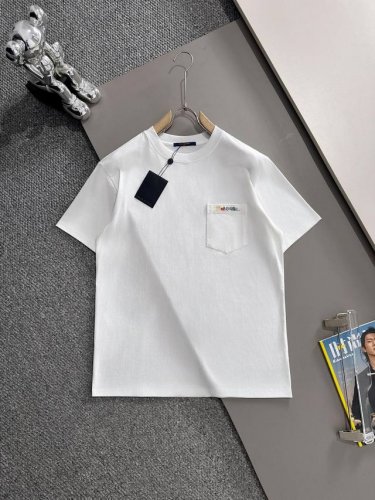 Lv 驴家 2025新款 胸前贴布口袋 后背重工十字彩绣四叶草Logo 男女同款 短袖T恤 定制260克100 双纱纯棉面料 定染32支双股螺纹 进口机刺绣工艺