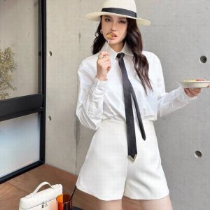 上新 华伦天奴 早春新款领带白色衬衣简约休闲减龄百搭 日常通勤百搭 可拆卸领带 全棉长袖衬衫 一色三码Sml 面料:棉