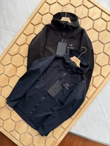 始祖鸟Arcteryx Squamish防晒轻薄连帽夹克 专业防晒：Upf80+认证，阻隔95%紫外线，采用Tyono 30尼龙防风面料，轻薄耐磨且防晒效果卓越