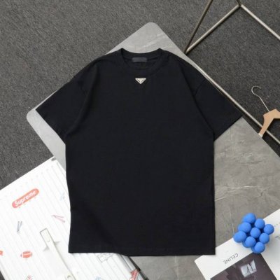顶级复刻 高端定制 - Prada 普拉达 经典款重工领口金属三角标Logo休闲圆领短袖T恤 - 款号：0051 - 颜色：黑色 白色 - 购入原版开模打造，全