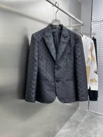 路易威登 Lv 2025Ss春秋新款 西装 西服 ，高端版本！专柜定制面料 透气舒适度高，细节无可挑剔，品牌元素设计理念，体现高品质。手感细腻柔软！呈现休闲裁剪