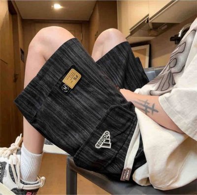 阿迪达斯Adidas 竖条满印大口袋休闲工装短裤男夏季美式高街潮牌冰感透气宽松五分裤 ~采用舒适进口冰丝灯芯绒面料 不起球 不掉色 透气性超强 ~多个大口袋设计