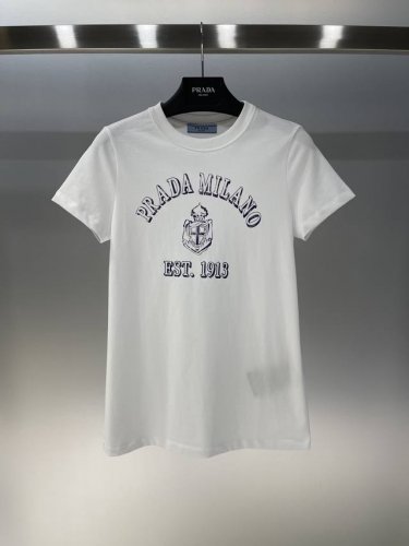 独家首发原单品质 pra*A 25新款纯棉印花短袖T恤 面料柔软舒适，全新设计灵感，极具时尚代表性L手感舒适透气极为时尚耐看有腔调，上身效果高端大气，极致有型的