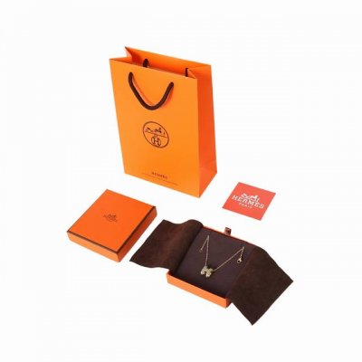 hermes 爱马仕 奶茶灰 H项链 闭眼入高贵 独特 戴上气质No.1 整件纯Cnc机车 角度干净利落 五金抛光靓丽程度媲美珠宝工艺边缘有防伪图腾 内圈有防伪
