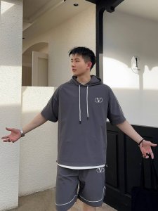 华伦天奴 官方同步更新 短袖套装 经典织带点缀 轻盈舒适透气四面弹面料 冰凉冰凉 夏天一定要来一套 必备款 M-3Xl 不可拆卖 下单提供身高体重