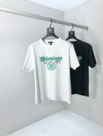 巴黎世家联名Gucci 2025春夏新品时尚圆领短袖高级定制百搭款式！更有实用感 任何人都可以轻松驾驭 采用莫代尔氨纶面料制作，奢华经典品牌Logo设计，H非常