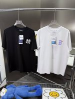最新款短袖 同步一比一凉感面料，上身舒服到不想脱下来～ 潮趣印花 时髦氛围感 凉感面料 一触即凉 随时清爽在线 宽松版型 遮肉显瘦 时髦随性 满满的细节感，色彩