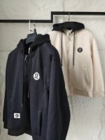 210 Lulu拉链连帽外套 双色质感吞噬冗余线条 帽子可拆卸 秒变棒球服外套 全天候体感自由精准拿捏 颜色：黑色 米白 尺码：M L Xl m码：衣长66 胸