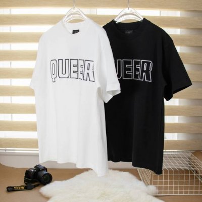 巴黎世家 Balenciaga 25 Ss新品Queer字母刺绣圆领短袖T恤 大面积字母刺绣加上精致的Balenciaga小字母点缀，细节控必入的高品质短袖 版