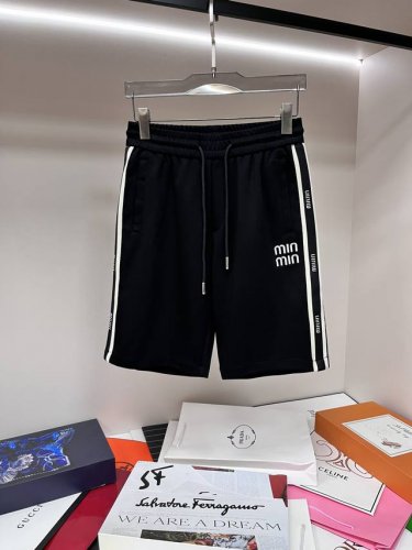 主推 Minmin 独家专供新款缪缪潮男时尚休闲运动短裤，高端欧版原单裤子，潮流时尚休闲裤子 透气舒适度高，细节无可挑剔，品牌元素设计理念，体现高品质。呈现休闲