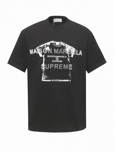 Supreme X Mm6 Maison Margiela款联名款T恤短袖 作为近年来最受时下年轻群体欢迎的品牌之一，Mm6继承了根植于Maison Margi
