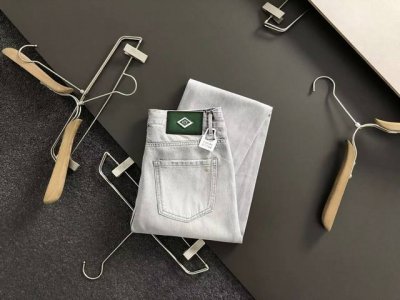 Ice*合身版型 2025新款浅灰水洗刺绣工艺皮牌融合进口直筒潮牌牛仔裤，顶级水洗面料打造皮牌融合修身牛仔裤，辅料原版百搭字母Logo装饰L顶级牛仔裤 微弹进口