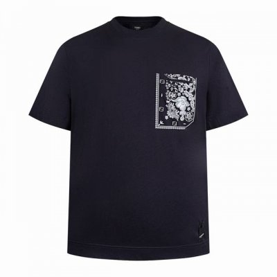 独家供应 fendi 蜡花口袋短袖 黑色 面料采用24S 185G特纺织紧密棉 罗纹采用32S 270G双纱1*1罗纹 24支纱线相对较细 因此 由这种纱线制成