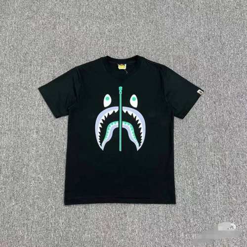 001058款Bape Fw22 鲨鱼图案印花圆领短袖T恤 男女同款 码数Smlxlxxl 黑色白色