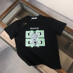 Givenchy 纪梵希 夏季新款圆领短袖T恤 270克重磅高端纯棉面料 手感质感都极完美 修身裁剪设计干净利落 时尚又好看 走线做工非常精致 版型效果超赞 而