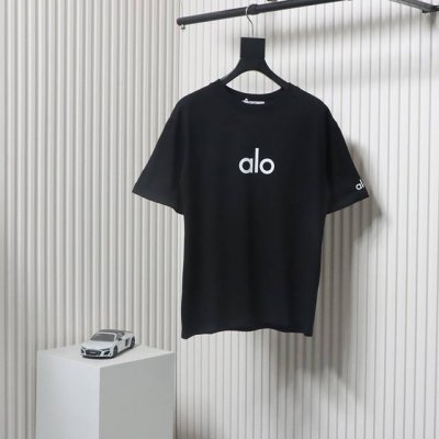 Alo 基础字母Logo印花短袖 进口浆料 随便水洗不会任何变形 保证不掉色不开裂 印花精细 采用280G精梳棉双纱面料 定染0色差 同缸拉架螺纹 2次洗水处理