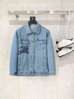 巴宝莉 2025春季新款夹克牛仔外套，秀场新品品相非常完美，穿着舒适保暖，原单三标齐全 色泽饱满诱人，非常出彩的设计，轻松将时髦感进阶，做工极为考究严谨，走线工