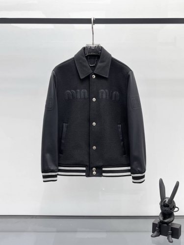 Miumiu 缪缪 2025春季新款夹克外套，秀场新品品相非常完美，舒适保暖，三标齐全色泽饱满诱人，非常出彩的设计，轻松将时髦感进阶，做工极为考究严谨，走线工整