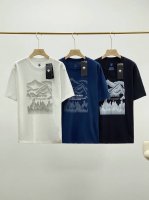 descente迪桑特Allterrain系列轻户外徒步通勤男士短袖T恤针织衫！ 经典款短袖针织衫。采用高品质运动属性针织面料制作，面料触感细腻，柔软亲肤。 前