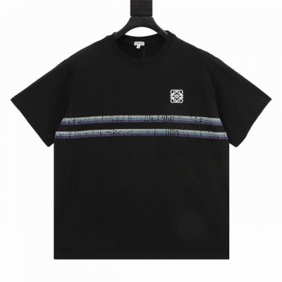 Loewe 罗意威 拼色腰带印花圆领短袖 定制高克重 针织棉面料精心制作，手感特别的扎实，质感拉满，松软细腻上身舒适，优越的吸湿排汗性能，不闷热！胸前草写Log