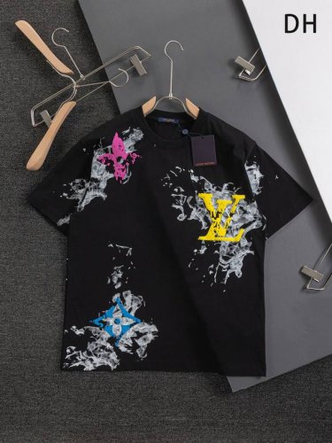 louis Vuitton 路易威登 1V 微宽版型S-Xl Lv 25Ss新品专柜同步上架 前后幅胸口字母发泡喷墨三叶草大Logo印花 圆领短袖T恤，男女同款