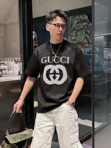 Gucci 2025早春 最新款短袖T恤，原标 定制260克双沙纯棉面料，同缸加厚手感柔软，穿着舒适，双重影印.印花做工精细.上身效果无敌帅气， 码数 S-2X