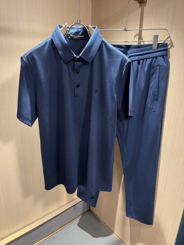dolce&Gabba*A 杜嘉*纳2025春夏新款男士休闲套装，专柜同步发售！定制专属聚酯纤维面料，衣身Logo刺绣工艺设计！简约大方，从容百搭，档次极高，完