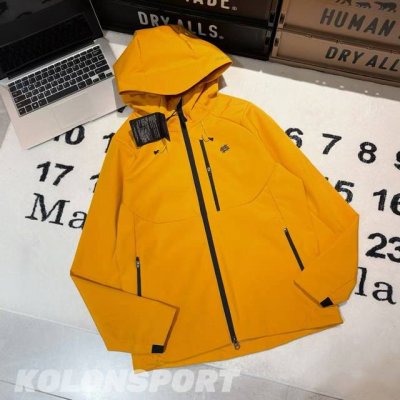 Kolon Sport可隆胸前小标连帽冲锋衣 男女同款 -面料：采用原版一比一面料。 -辅料：原版拆解开发，一比一定制的小标，领标，水洗，吊牌，五金等等。 -工