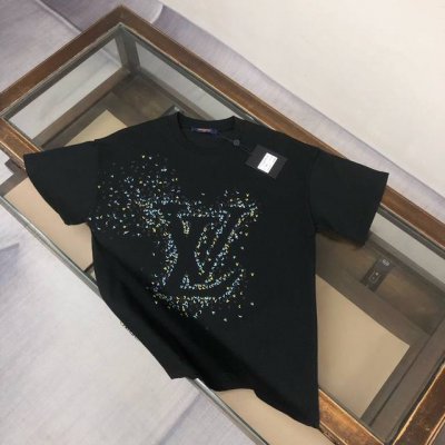 Louis Vuitton Lv 路易威登 25Ss最新款百搭短袖T恤男女同款！！ 胸前撞色印花Logo工艺！特供定制面料！加上紧密纺纱工艺又使面料光滑紧密得到
