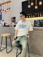 罗意威 新款字母印花双层重工短袖T桖 字母图案不管是T桖还是卫衣都是每年的爆款单品 前幅大面积印花采用大康丽数码印花机直喷 成本极高 经过多次的调试打版图案色差