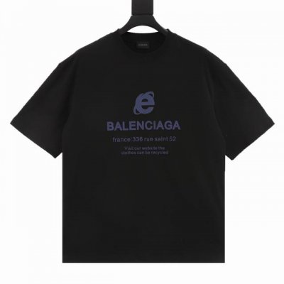 balenciag 巴黎世家 字母印花圆领短袖 当代码美学跃上高定衣橱 Balenciaga Epoch Tee 的数字诗意 在数据洪流与复古情结碰撞的临界点