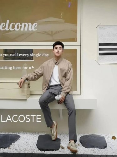 Lacoste 法国鳄鱼西裤格子桑蚕丝休闲西裤，冰感透气，超大弹力，遮肉显瘦。加入“软黄金”桑蚕丝，细腻柔软 怕热的人，一定要买一条试试。主打一个凉爽+高颜值，