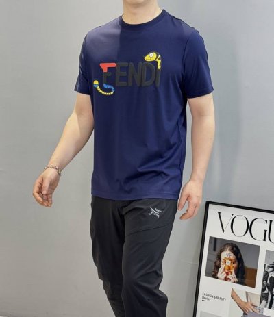 Fend*芬-迪25S春夏新款圆领T恤.经典字母搭配蛇年造型辨识度鲜明超级走心！高温烫画立体发泡工艺.选用客供190G定织丝光棉布制成，整件单品的面料质感极佳，