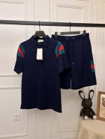 新品古驰Gucci专柜同款套装衣服P210,裤子P210可拆开出售、Gucci2025新款短袖+短裤套装，这款绝对是男装单品中的功勋主角之一，属于极为经典的代表