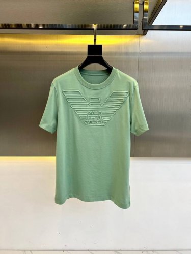 arm阿玛尼、25S新品男士圆领短袖.搭载绣花飞鹰Logo.品牌字母镶嵌.辨识度颇具鲜明.即丰富了视觉又增加高贵感！订制高端赫本面料.细腻柔软有质感！舒适触感体