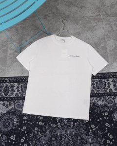 款F01 Dior dior 迪奥2025春夏新款破洞印花Logo短袖T恤 原版面料高版本高品质 网红明星同款 定制定染简约基础款 简单大气 精致时尚 纯棉面料