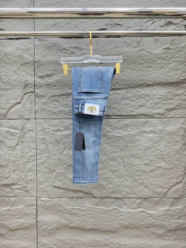阿玛尼 新品 高端独家发售 25Ss四季款超燃炸街系列之最牛仔裤 独家隆重推出 原版定制高端品质面料 定制五金版型修身剪裁 面料带弹力 微弹上身舒适度超高 必爆