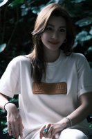 模特图# Louis Vuitton 路易威登Lv 2025新款压印Logo皮章短袖T恤 Louis Vuitton，法国路威酩轩集团-Lvmh旗下品牌，著名奢