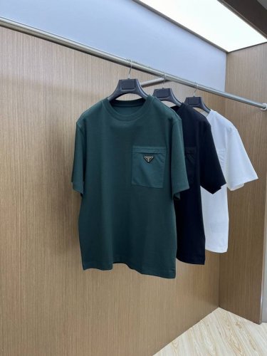 pd 早春新款短袖抢先发售 男士日常出门闭眼搭 高级定制面料短袖T恤 魅力在于创造了简约奢华感的时尚,随意搭配感受英式风格独特气质. 宽松的版型展现出休闲随意的