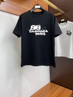 巴黎世家# 2025春夏新款首发专柜最新款短袖圆领T恤 高端订制 设计前卫时尚 品牌Logo重工艺设计 高端定制260克面料.手感柔软.穿着舒适.专柜级别精致车