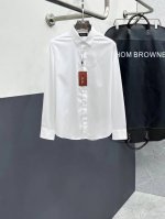 春夏爆款， Lp 高端品质. 2025专柜最新爆款衬衫出货 巴黎专柜同步发售！精选意大利进口定制精棉衬衣面料搭配最新款，胸前的精致品牌刺绣设计和背后的品牌英文时