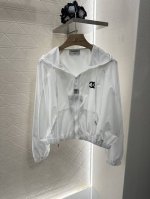 chane*2025新品上架 连帽防晒外套短裤套装 定制Yb进口防晒材质 带有防晒指数 舒适好穿 连帽防晒外套短裤休闲套装 胸前刺绣字母凸显品牌高级感 配合拉链