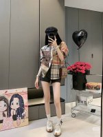 上新 款号：G306 Burberry 巴宝莉新款经典格纹拼接情侣款休闲长袖衬衫 1经典来袭，时尚与简约并存，衣柜里必不可少的一件衬单品，面料采用全棉面料优质格